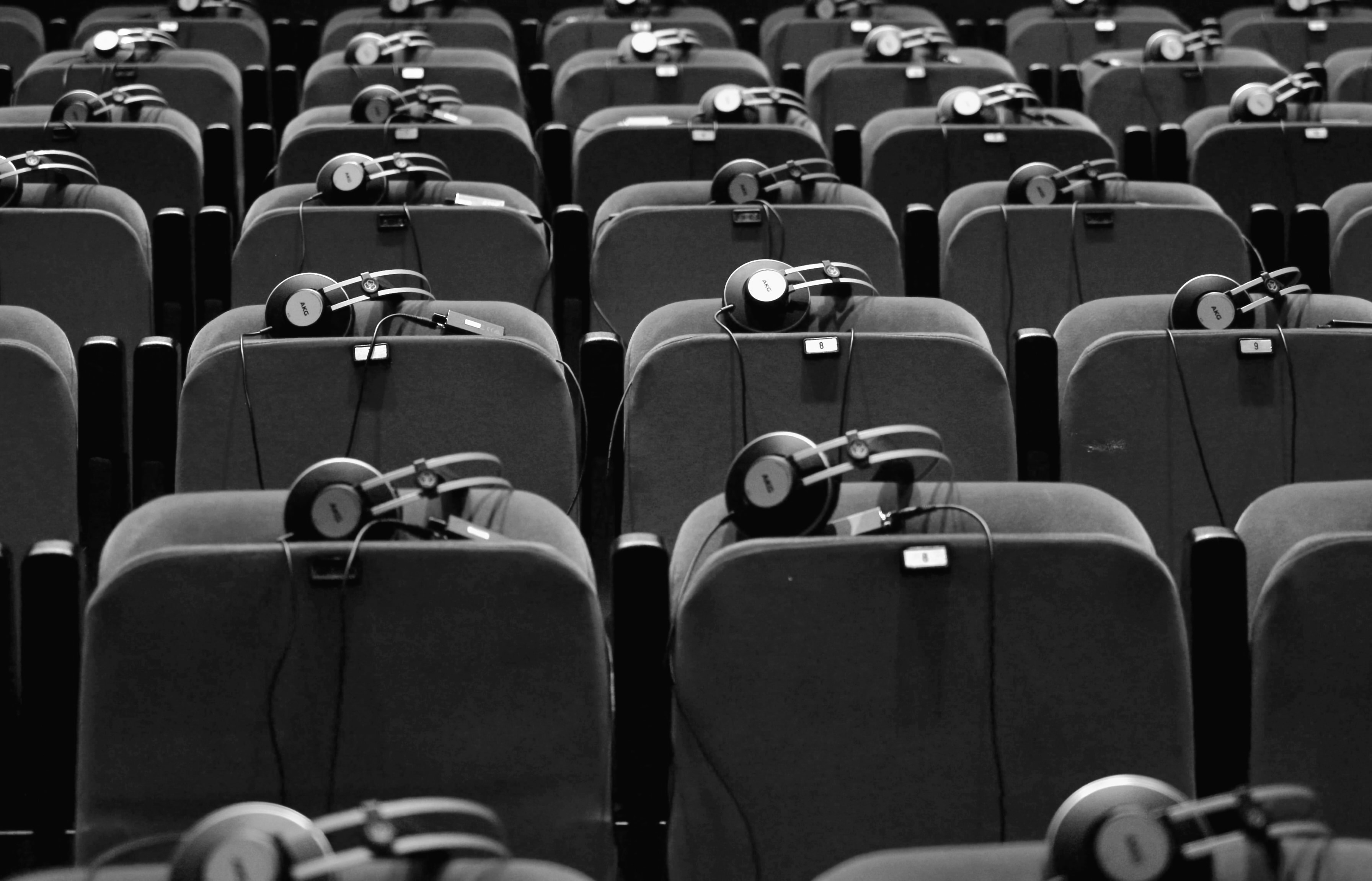 Sound in interviews and events: how to avoid problems before recording: audiovisual production image by LAPRODU FILMS in Barcelona.